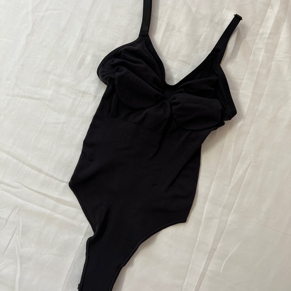 SKIMS Intimates & Sleepwear Skims Sculpting Thong Low Back Bodysuit